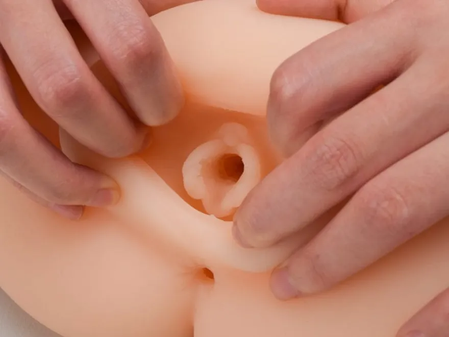marielove Masturbator Torso Larissas kleiner Arsch