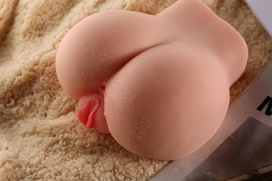 marielove Masturbator Torso Mellys kleiner Arsch