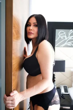 Sexpuppe Djamila Rowe